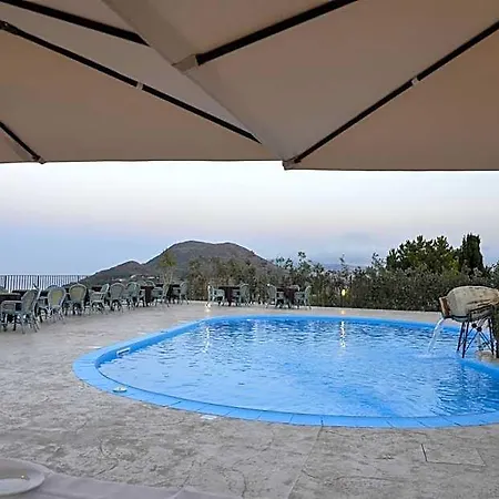 Eolian Lägenhetshotell 4*