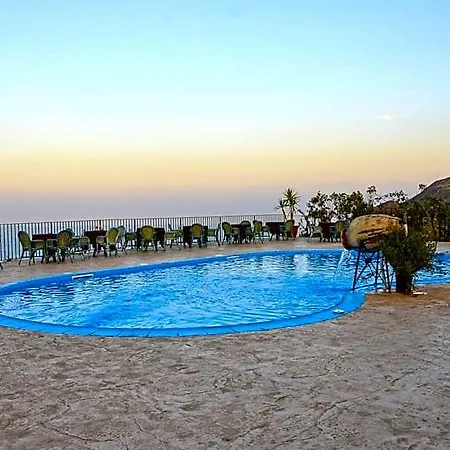 Lägenhetshotell Eolian 4*
